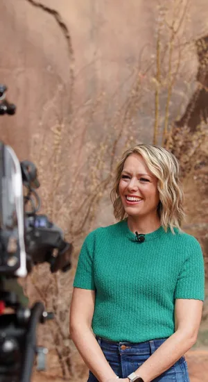 Dylan Dreyer Outdoor Interview Wallpaper