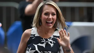 Dylan Dreyer Smiling And Waving Wallpaper