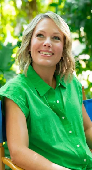 Dylan Dreyer Summer Style Wallpaper