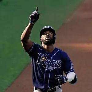 Dynamic Professional Baseball Player - Randy Arozarena Wallpaper