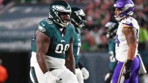 Eagles Defensive Lineman Facing Vikings Player Wallpaper