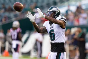 Eagles Receiver Catching Football Wallpaper