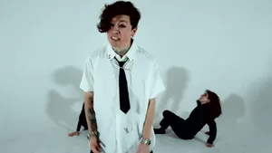 Eccentric Fashion White Backdrop Wallpaper