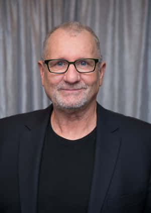 Ed O'neill 2048 X 2880 Wallpaper