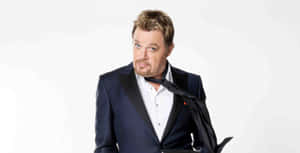 Eddie Izzard Performing On Stage Wallpaper