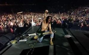 Eddie Van Halen Concert Cheer Wallpaper