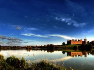 Edinburgh Castle Reflection Lake Wallpaper