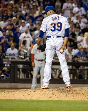 Edwin Diaz Back View Wallpaper