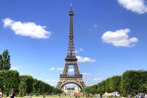 Eiffel Tower In Paris Desktop Wallpaper