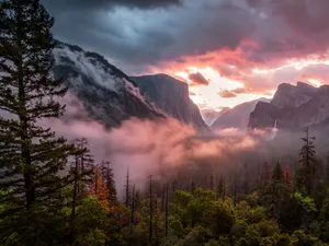 El Capitan Misty Yosemite Valley Wallpaper