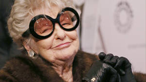 Elaine Stritch Mischievous Actress Amile Wallpaper