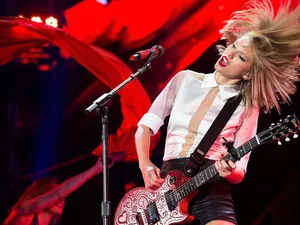 Electric Performance Red Aesthetic Wallpaper