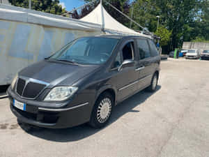 Elegance In Motion - Lancia Phedra Wallpaper