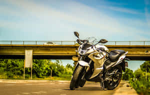 Elegance On Two Wheels: Lifan Motorcycle Wallpaper