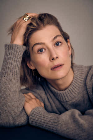 Elegance Personified - Rosamund Pike Wallpaper