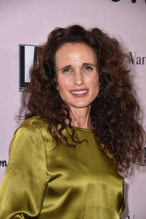 Elegant Andie Macdowell At Van Cleef & Arpels Event Wallpaper