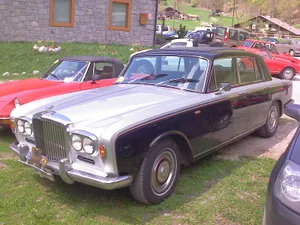 Elegant Bentley T1 For The Classic Car Enthusiast Wallpaper