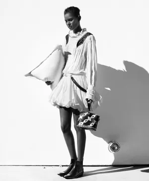 Elegant Black And White Fashion Photography Wallpaper