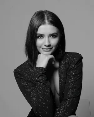 Elegant Blackand White Portrait Wallpaper