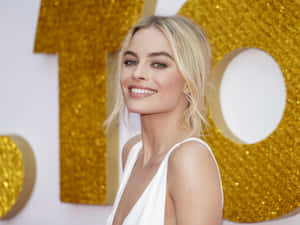 Elegant Blonde Celebrityat Award Show Wallpaper