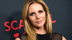 Elegant Blonde Celebrityat Event Wallpaper