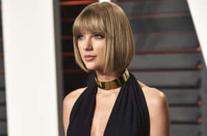 Elegant Celebrity Black Dress Wallpaper