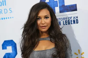 Elegant Celebrityat Award Event Wallpaper