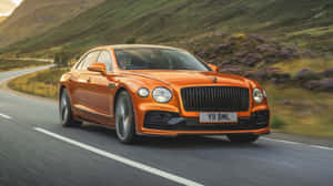 Elegant & Chic Bentley Flying Spur Wallpaper