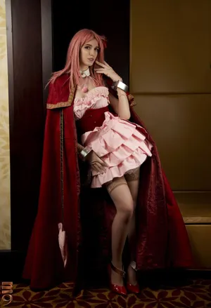 Elegant Cosplayin Redand Pink Wallpaper