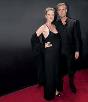 Elegant Couple Red Carpet Event Wallpaper