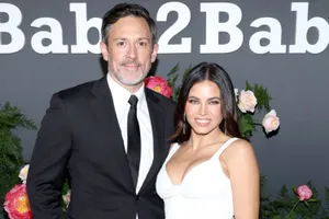 Elegant Coupleat Baby2 Baby Gala Wallpaper