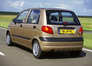 Elegant Daewoo Matiz In Cityscape Wallpaper