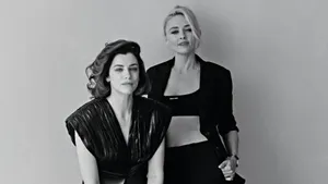 Elegant Duoin Blackand White Portrait Wallpaper