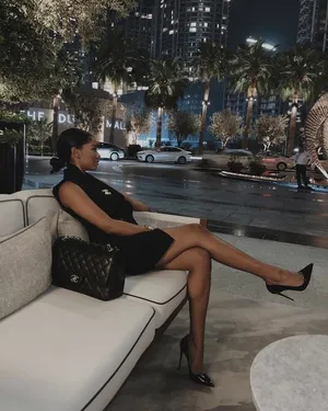 Elegant Evening Urban Chic Wallpaper