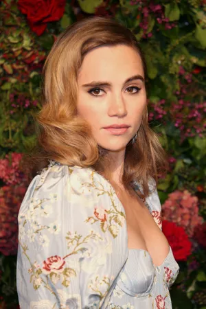 Elegant Floral Dress Event Wallpaper