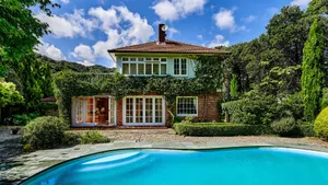 Elegant Housewith Poolin Lower Hutt Wallpaper