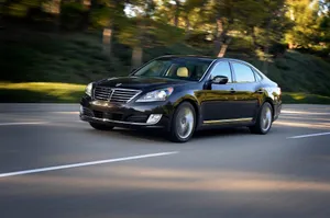 Elegant Hyundai Equus In Motion Wallpaper