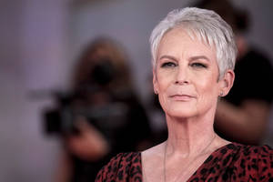 Elegant Jamie Lee Curtis Wallpaper