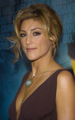 Elegant Jennifer Esposito Posing At An Event Wallpaper