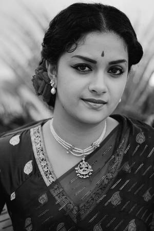 Elegant Keerthi Suresh In A Traditional Saree Wallpaper