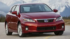 Elegant Lexus Ct 200h In A Mesmerizing Location Wallpaper