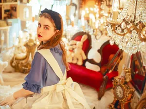 Elegant Lolita Fashion Girl With Vintage Umbrella Wallpaper