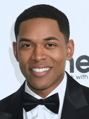 Elegant Manin Black Tuxedo Wallpaper