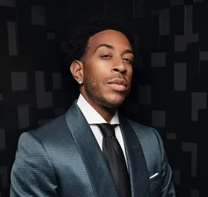 Elegant Manin Suit Wallpaper