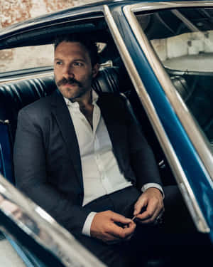 Elegant Manin Vintage Car Wallpaper