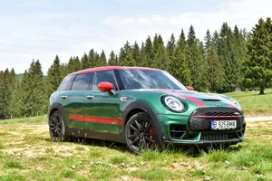 Elegant Mini Cooper S Clubman All4 On The Road Wallpaper