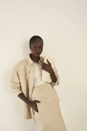 Elegant Minimalist Fashion Outfit Wallpaper