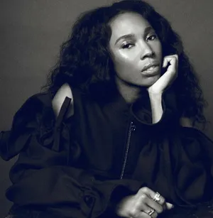 Elegant Model In Black And White Fashion Wallpaper