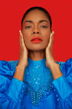 Elegant Naomie Harris At A Red Carpet Event Wallpaper