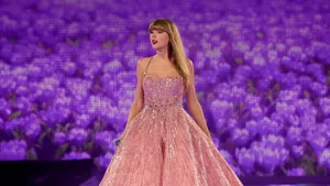 Elegant Performancein Pink Gown Wallpaper